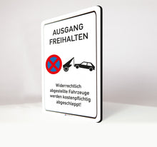 Laden Sie das Bild in den Galerie-Viewer, Ausgang freihalten - Schild - 4 mm Alu Verbundplatte - Hochformat
