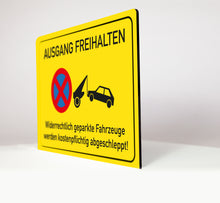Laden Sie das Bild in den Galerie-Viewer, Ausgang freihalten - Schild - gelb - 4 mm Alu Verbundplatte