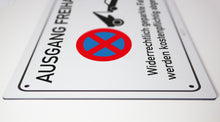 Laden Sie das Bild in den Galerie-Viewer, Ausgang freihalten - Schild - 4 mm Alu Verbundplatte