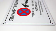 Laden Sie das Bild in den Galerie-Viewer, Einfahrt freihalten - Automatik Tor - Schild - 4 mm Alu Verbundplatte