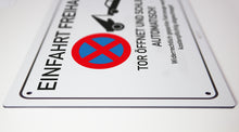 Laden Sie das Bild in den Galerie-Viewer, Einfahrt freihalten - Automatik Tor - Schild - 4 mm Alu Verbundplatte