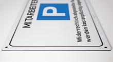 Laden Sie das Bild in den Galerie-Viewer, Mitarbeiter Parkplatz - Schild -  4 mm Alu Verbundplatte