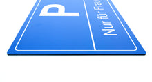 Laden Sie das Bild in den Galerie-Viewer, Nur für Frauen - Schild - Querformat - blau - 4 mm Alu Verbundplatte