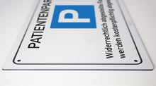 Laden Sie das Bild in den Galerie-Viewer, Patienten Parkplatz - Schild - 4 mm Alu Verbundplatte